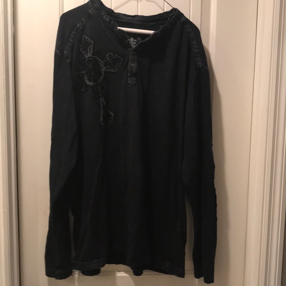 Men’s affliction Henley style shirt